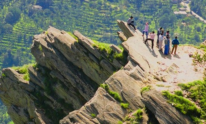 Sunrise view of Chauli Ki Jali rock formations in Mukteshwar, Uttarakhand